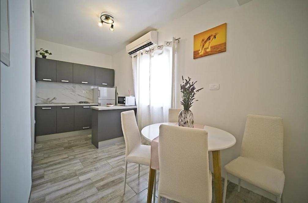 Apartment Vita Postira Exterior photo