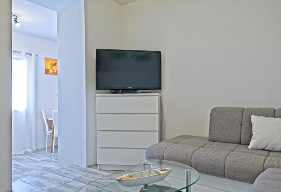 Apartment Vita Postira Exterior photo